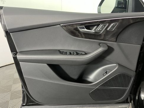 Used 2023 Audi Q8 Prestige image 18