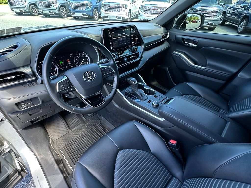 Used 2021 Toyota Highlander XSE AWD/4WD image 22