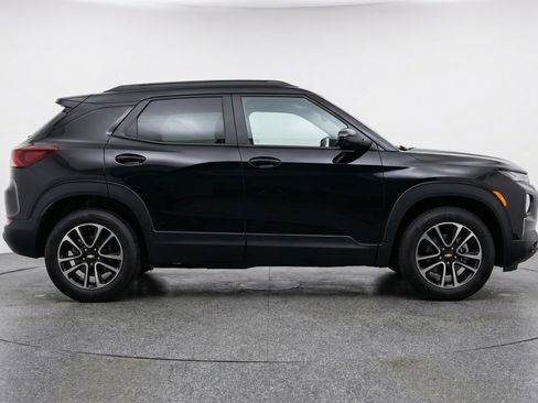 Used 2025 Chevrolet TrailBlazer LT FWD image 11