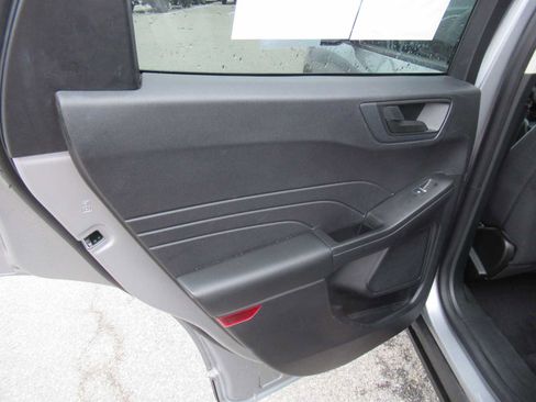 Used 2022 Ford Escape SE w/ SE Sport Appearance Package AWD/4WD image 16