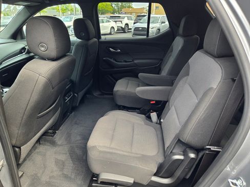 Used 2023 Chevrolet Traverse LT image 18