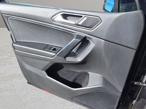 Used 2021 Volkswagen Tiguan SE R-Line image 17