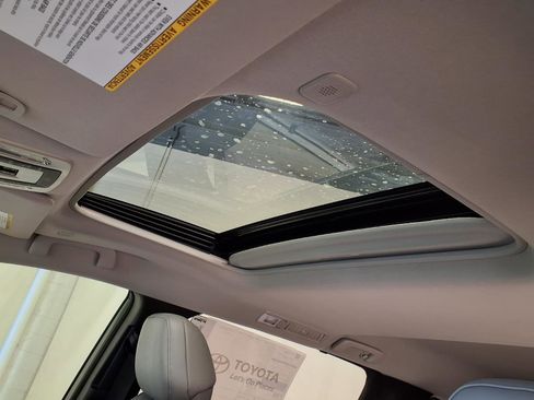 New 2026 Toyota Sienna XLE image 12