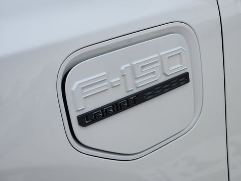 Used 2022 Ford F150 Lightning Lariat image 14