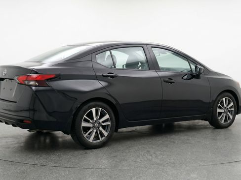 Used 2025 Nissan Versa SV image 9