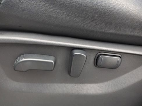 Used 2022 Nissan Armada SL w/ Captain's Chairs Package image 17