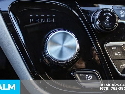 Used 2023 Chrysler Pacifica Touring-L image 40