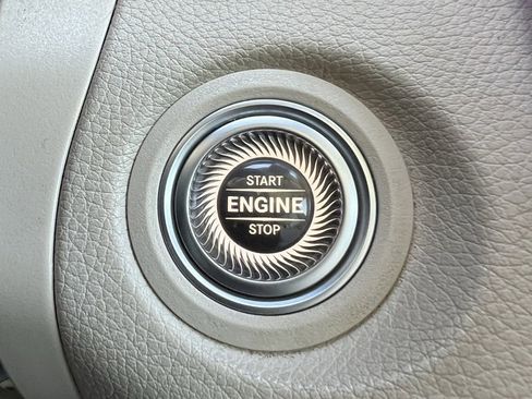 Used 2022 Mercedes-Benz GLC 300 4MATIC image 12