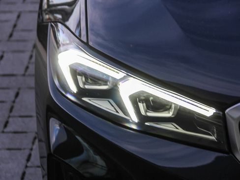 Used 2023 BMW 330i Sedan w/ Premium Package image 10