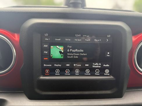 Used 2019 Jeep Wrangler Unlimited Rubicon w/ Cold Weather Group image 15