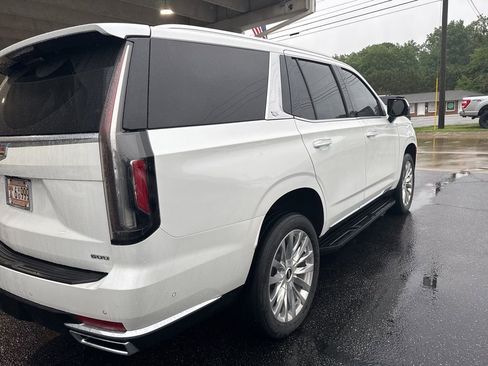 Used 2022 Cadillac Escalade Premium Luxury AWD/4WD image 4
