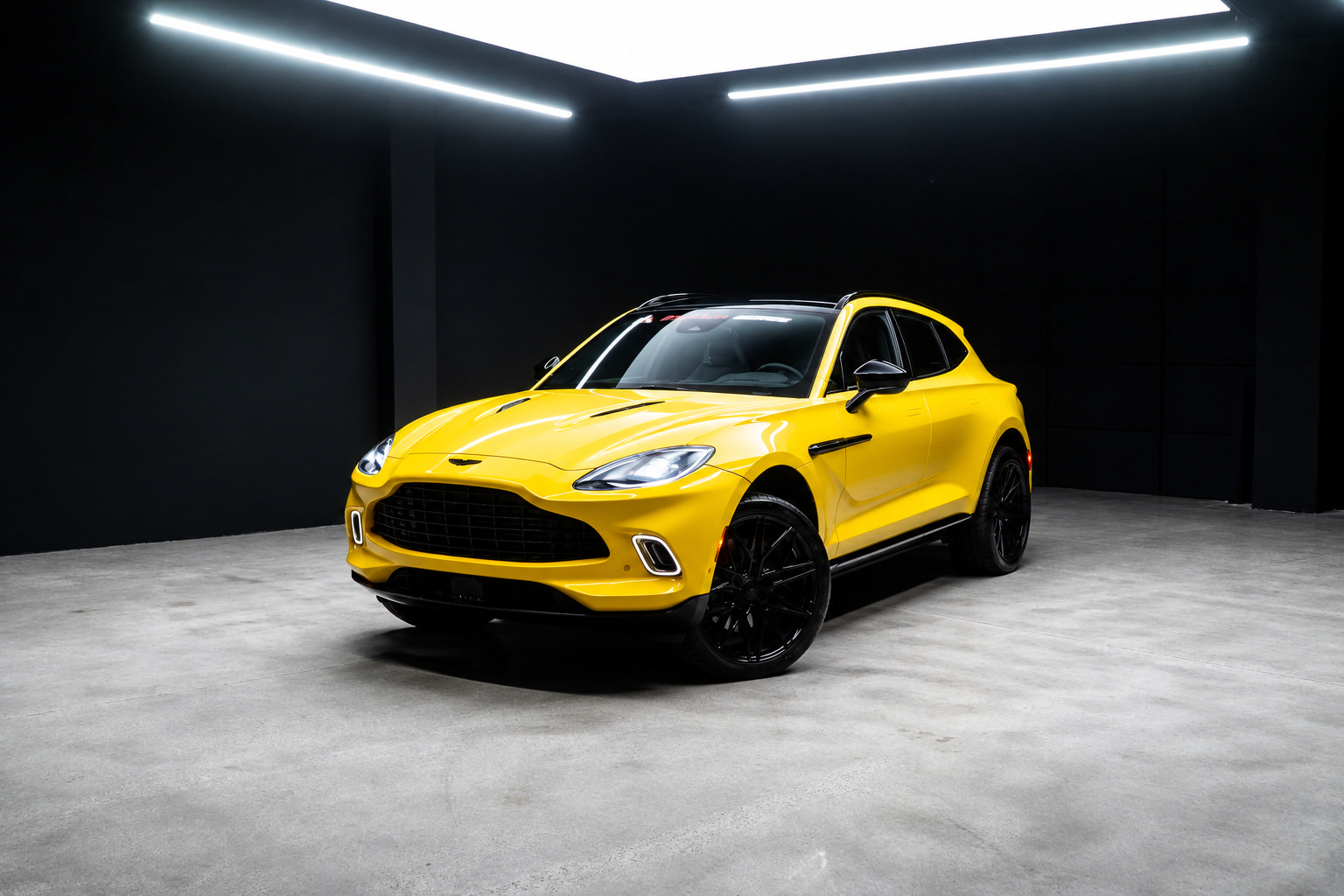 Used 2022 Aston Martin DBX AWD/4WD image 19