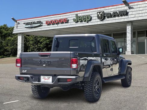 New 2025 Jeep Gladiator Sport image 5