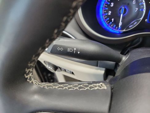 Used 2023 Chrysler Voyager LX image 39