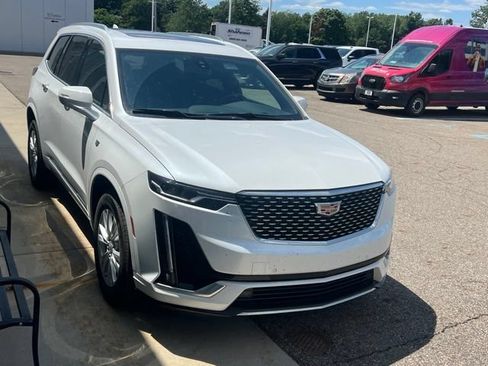 Used 2025 Cadillac XT6 Luxury AWD/4WD image 2