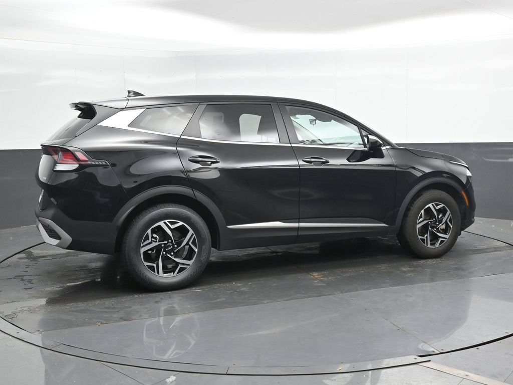 Used 2025 Kia Sportage LX AWD/4WD image 2