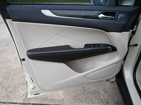 Used 2018 Lincoln MKC Reserve image 8