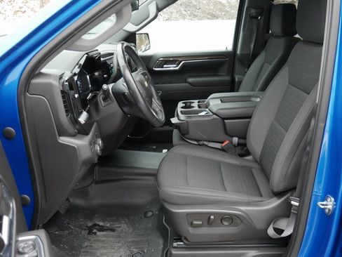 Used 2022 Chevrolet Silverado 1500 LT w/ Z71 Off-Road Package image 8