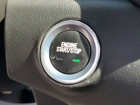 Used 2018 GMC Terrain SL image 30