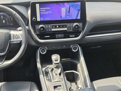 Used 2025 Toyota Grand Highlander FWD image 17
