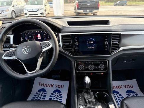 Used 2023 Volkswagen Atlas SE w/ Panoramic Sunroof Package image 9