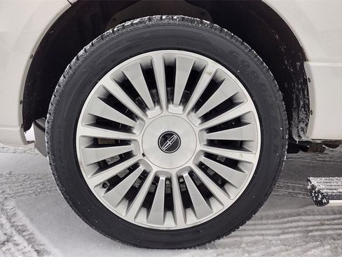 Used 2017 Lincoln Navigator Select image 9