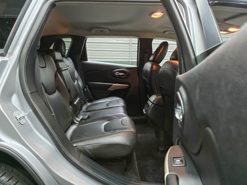 Used 2017 Jeep Cherokee High Altitude FWD image 17