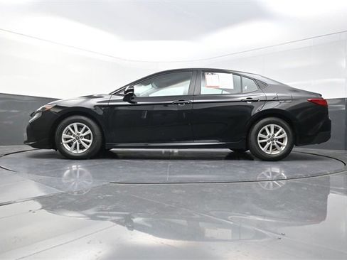 Used 2025 Toyota Camry LE image 30