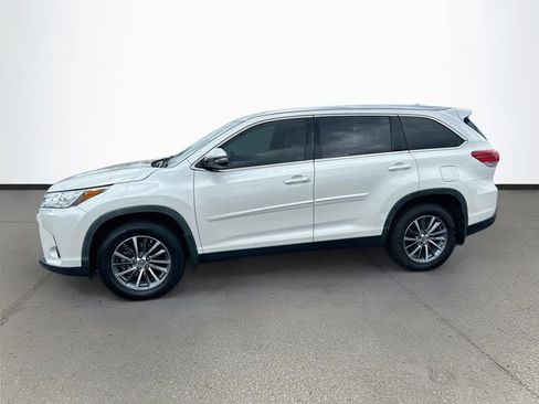 Used 2019 Toyota Highlander XLE AWD/4WD image 4
