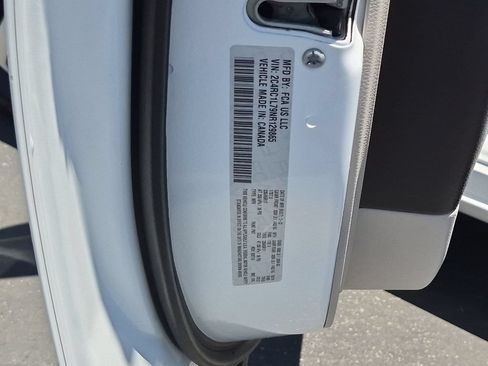 Used 2022 Chrysler Pacifica Touring-L FWD image 30
