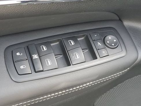 Used 2015 Jeep Grand Cherokee Overland AWD/4WD image 17