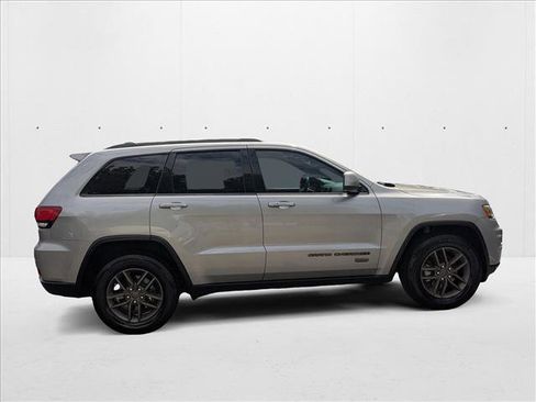 Used 2016 Jeep Grand Cherokee Laredo 75th Anniversary image 4