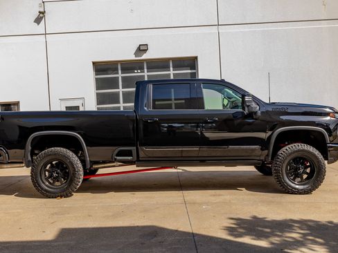 Used 2024 Chevrolet Silverado 3500 High Country w/ Technology Package image 11