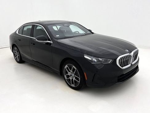 Used 2026 BMW 530i xDrive AWD/4WD image 2