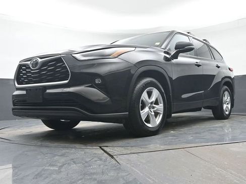 Certified 2022 Toyota Highlander LE image 29