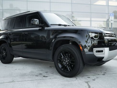 Used 2025 Land Rover Defender 110 S image 2