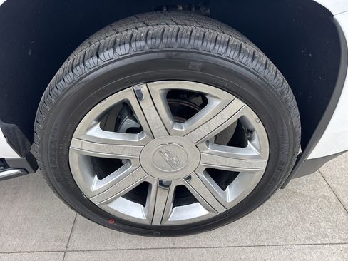 Used 2019 Cadillac Escalade Luxury AWD/4WD image 21