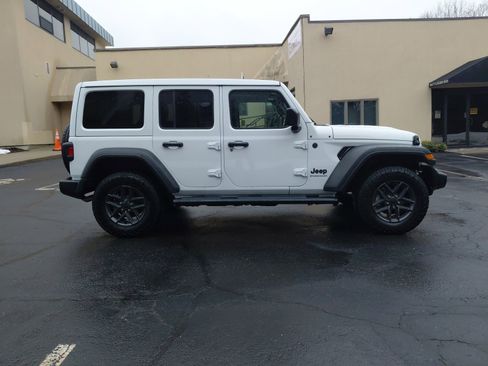 Used 2025 Jeep Wrangler Sport S image 37