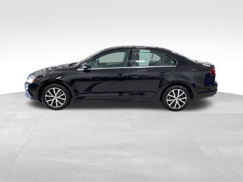 Used 2018 Volkswagen Jetta SE FWD image 2