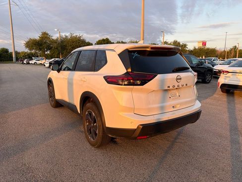 Used 2025 Nissan Rogue SV FWD image 3