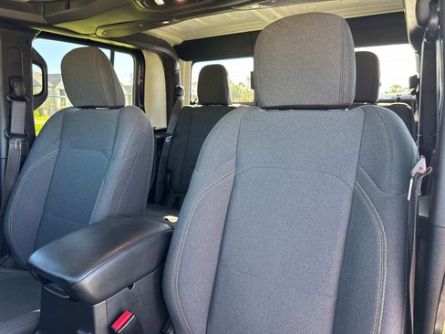 Certified 2024 Jeep Gladiator Sport AWD/4WD image 21