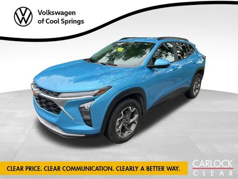 Used 2025 Chevrolet Trax LT w/ Driver Confidence Package FWD image 1