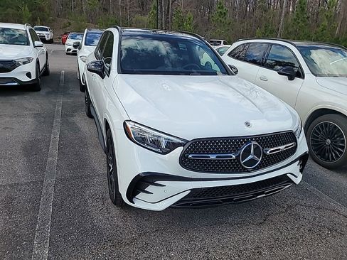 Used 2025 Mercedes-Benz GLC 300 4MATIC image 1