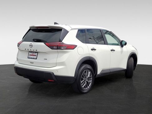 Used 2024 Nissan Rogue S AWD/4WD image 4