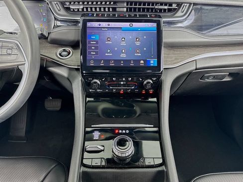 Used 2023 Jeep Grand Cherokee 30th Anniversary AWD/4WD image 13