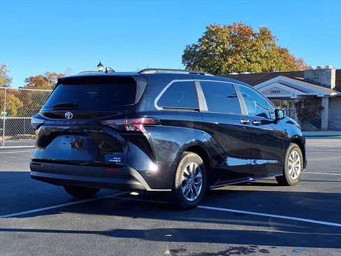Certified 2024 Toyota Sienna XLE image 5