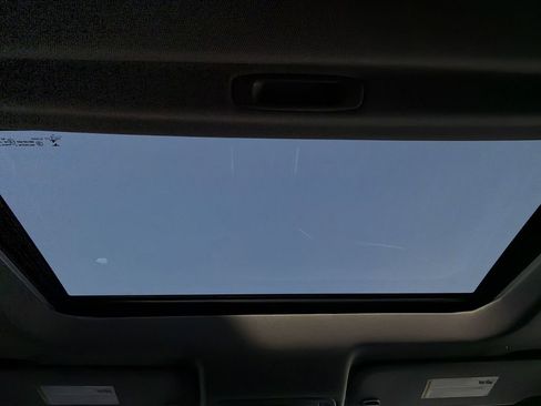 Used 2022 GMC Sierra 1500 SLT w/ SLT Convenience Package image 24