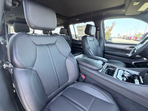 New 2026 Jeep Grand Wagoneer Limited AWD/4WD image 27