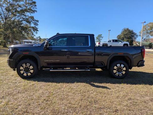 New 2025 GMC Sierra 2500 Denali w/ Denali Reserve Package AWD/4WD image 7
