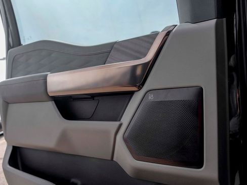 Used 2025 Ford F250 Platinum w/ Platinum Plus Package image 21